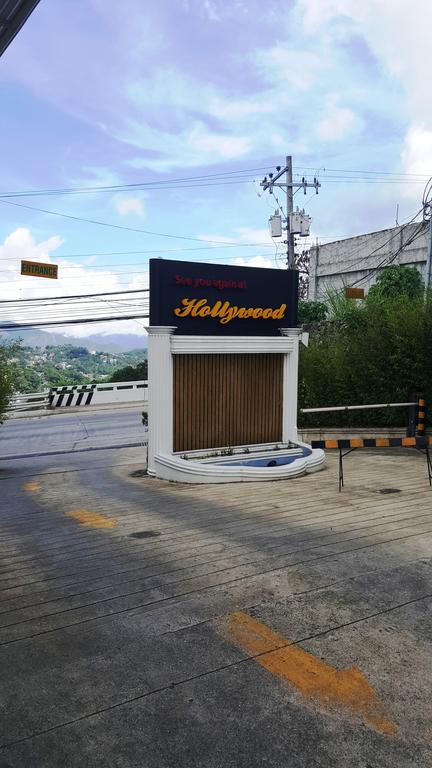 באגויו Hollywood Drive-In Hotel מראה חיצוני תמונה
