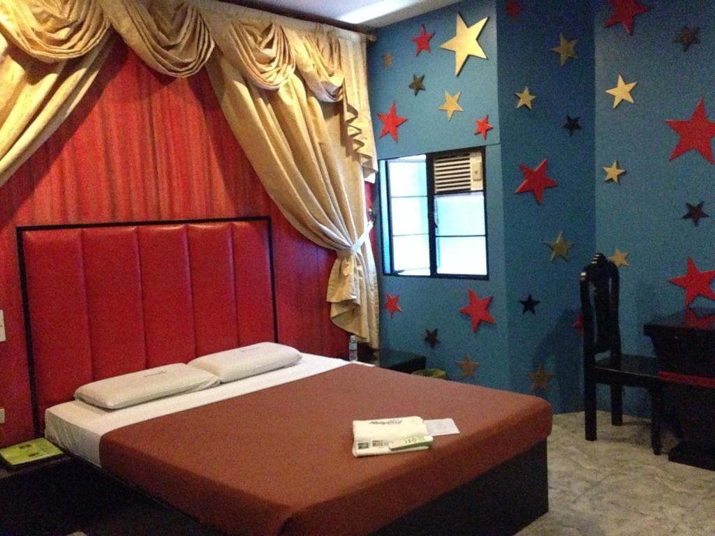 באגויו Hollywood Drive-In Hotel מראה חיצוני תמונה