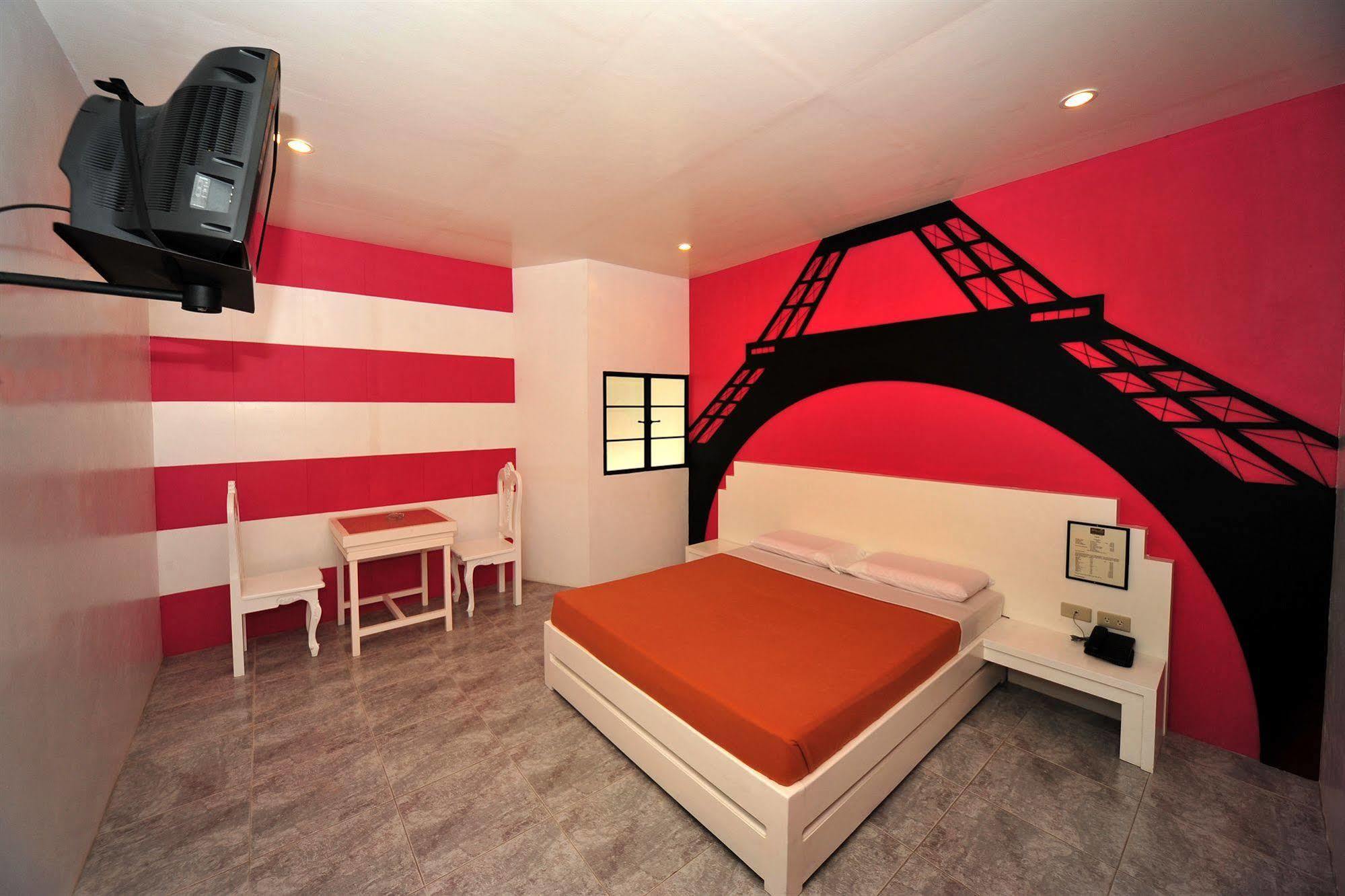 באגויו Hollywood Drive-In Hotel מראה חיצוני תמונה