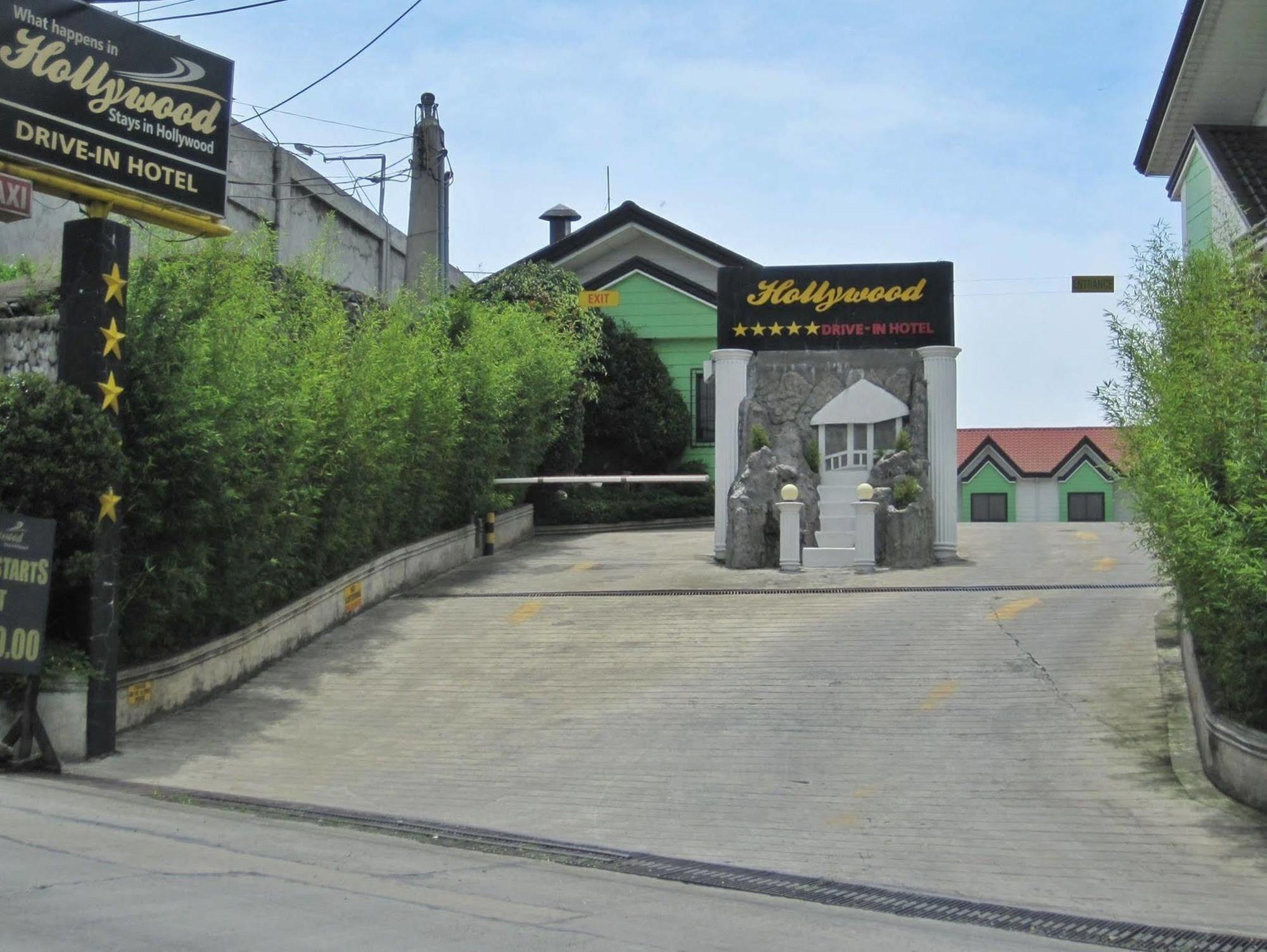 באגויו Hollywood Drive-In Hotel מראה חיצוני תמונה